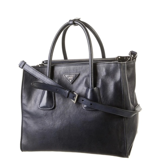 Glace Calf Twin Pocket Tote. - Picture 2 of 4